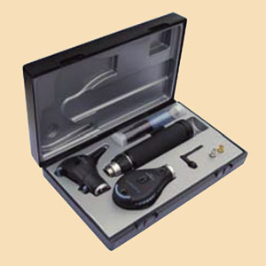 Estuche de diagnostico Mod. Ri-Scope L, Oto- L3/Oftal. L2, LED/XL 3,5 V/120 V, Mango para enchufe